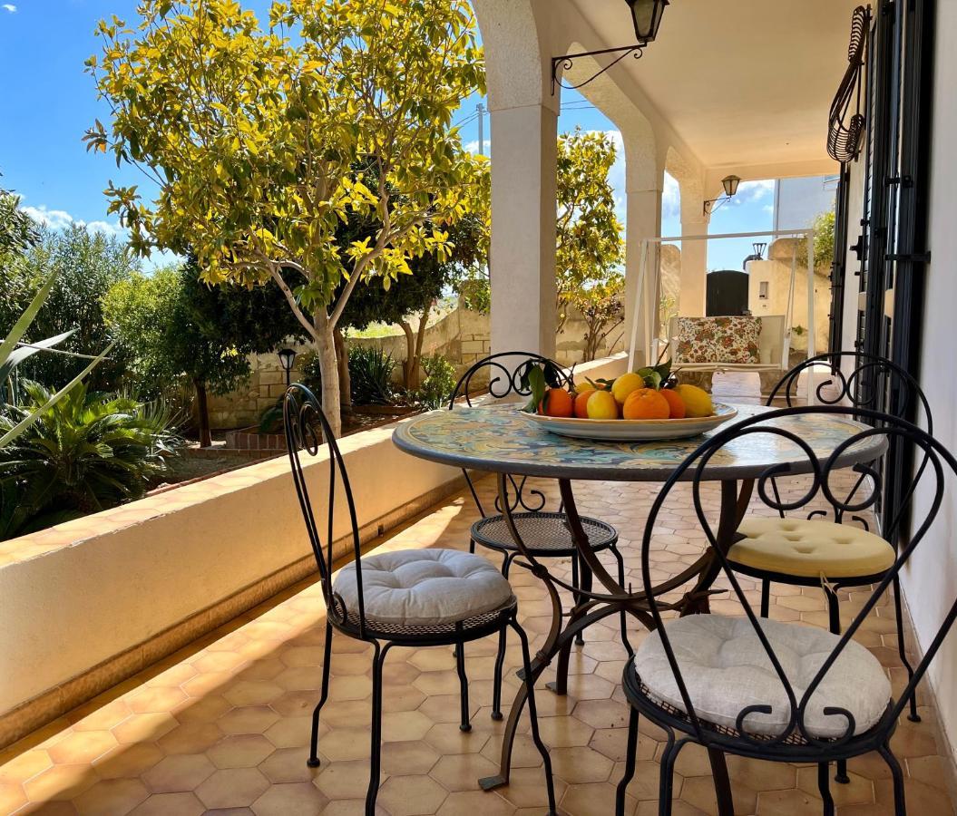 Villa Letizia Rooms & Apartments Noto Buitenkant foto